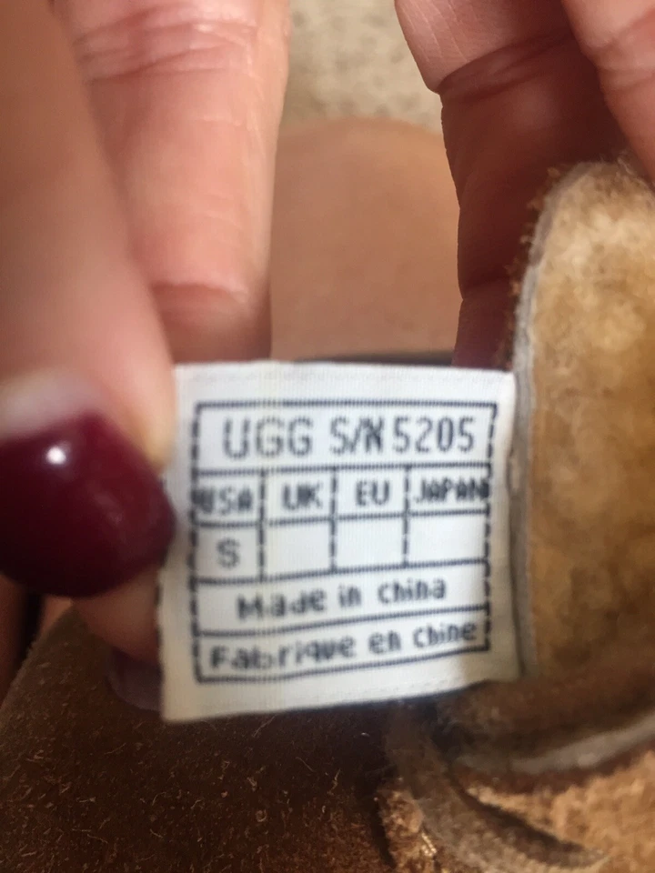 Zapatos UGG para bebé niño talla S se refieren a una tabla de tallas de zapatos Ugg Foto 3 de 4