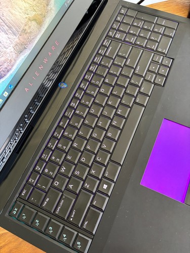 VGC Alienware Gaming Laptop 17 R4, Intel i7-6820HQ, 32GB Ram,2TB SSD+HDD, Win 10 - Picture 9 of 23