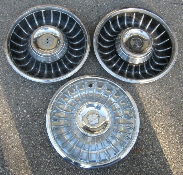 1961 Cadillac Hubcap Lot of 3 Original Wheelcover w/1 Crest Used Orig