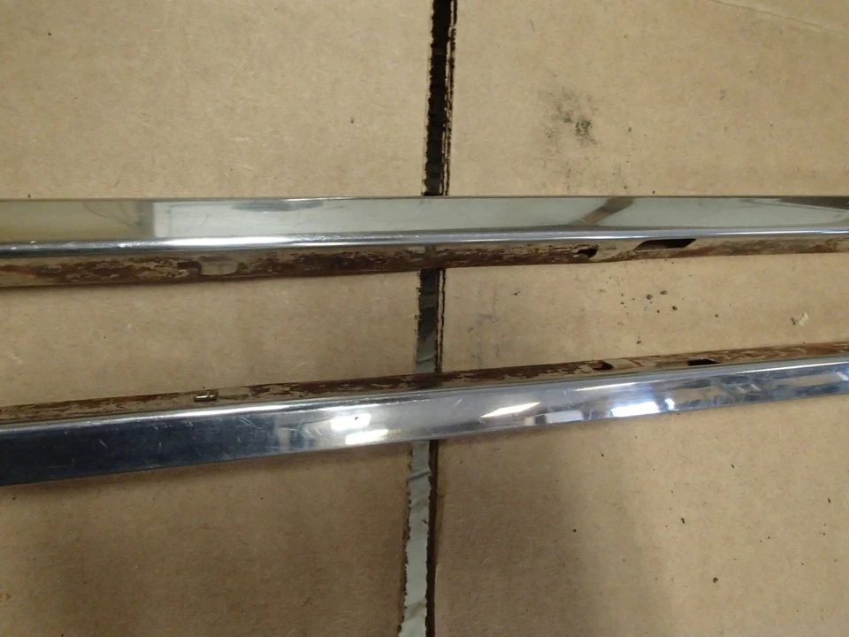 Molduras Belt Line 1967 Oldsmobile 98 convertible en puerta de apertura de ventana lateral Foto 4 de 4