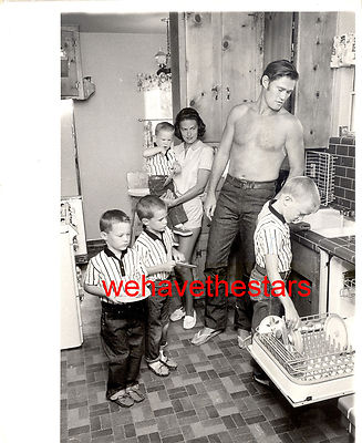 Vintage Chuck Connors BEEFCAKE SEXY AT HOME '59 CANDID Publicity