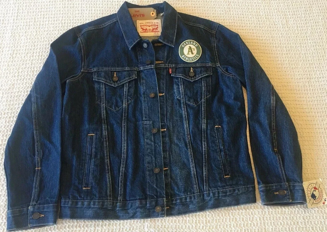 OAKLAND A’s DENIM JACKET BY LEVIS SIZE LARGE Rare Hard To Find