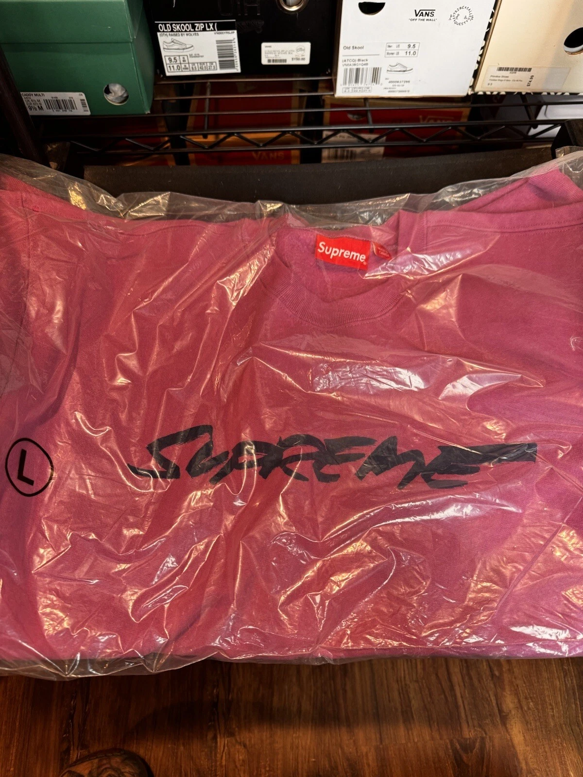 Grand col rond logo Supreme Futura 