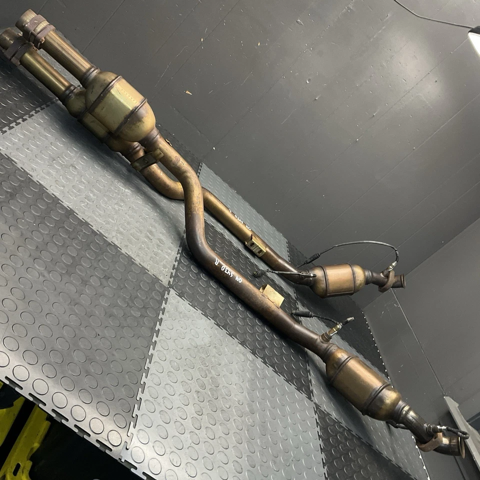 2003-2006 Mercedes S430 conjunto de pares conversor catalítico de escape com sensores O2 fabricante de equipamento original - Imagem 2 de 4