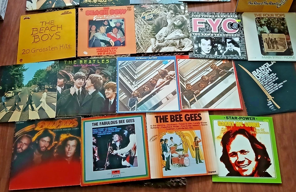 Konvolut 30 LP Beatles, Beach Boys, BeeGees, FYC, Sunny & Cher, J, Denver - Bild 2 von 4