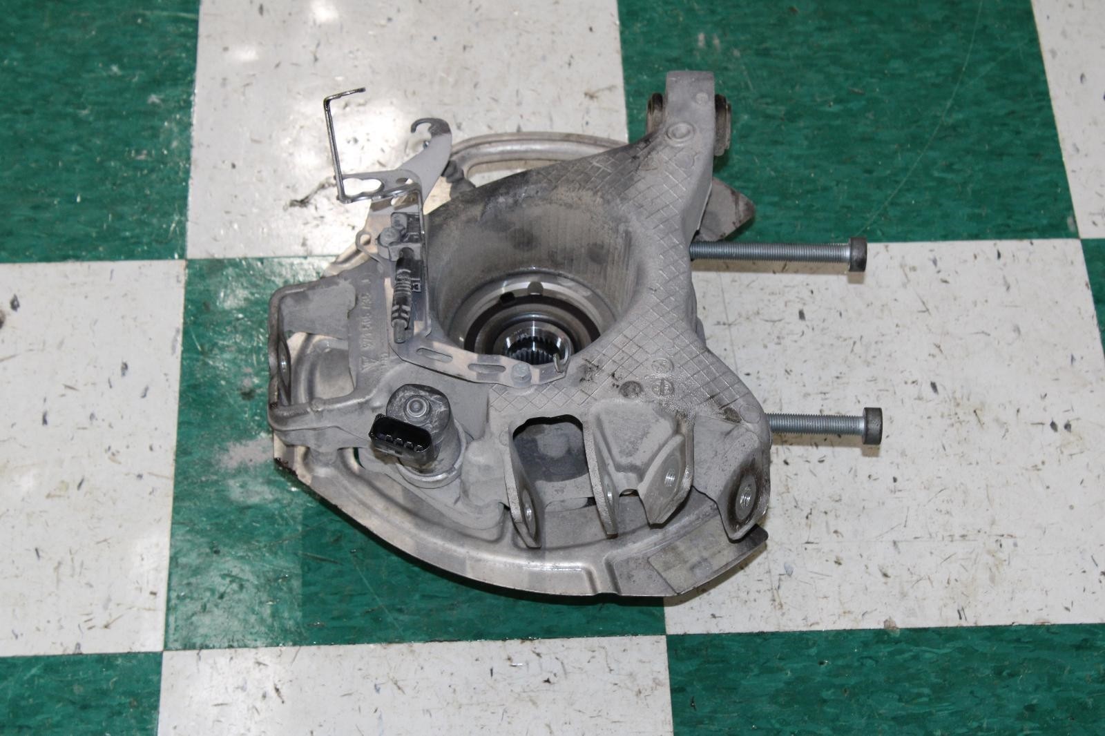 20-23 Continental Rear End Passenger Side Right RH RR Spindle Knuckle Hub OEM OE