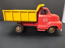 a dunwell certified toy dunwell metal prod. co clifton n.j usa dump truck