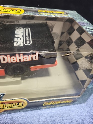 American Muscle #736 NASCAR Sears Die Hard #17 Chevrolet Truck 1:18! - Picture 7 of 8
