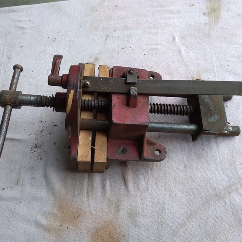 Vintage DAWN NO. 8  WOOD WORKING VICE Under BENCH Vise MADE IN AUSTRALIA  200mm