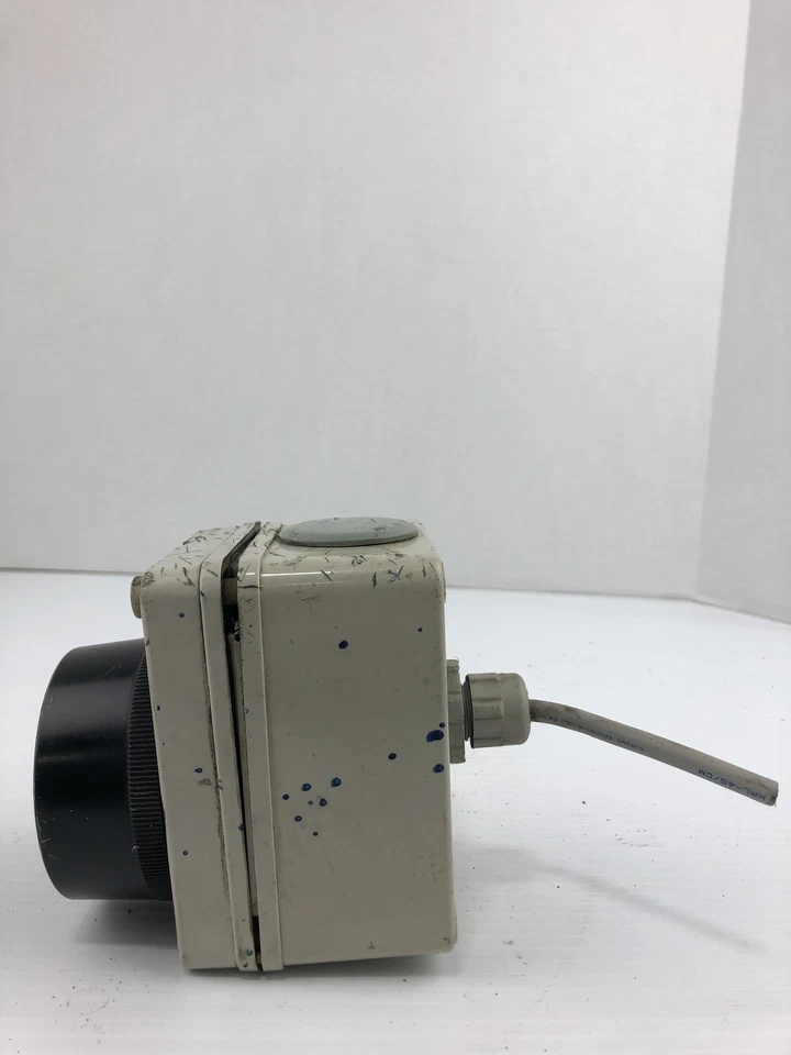 Caja de control eléctrica Fuji AR30B2R con pulsador 250V 6A negra Foto 4 de 4