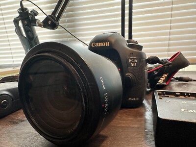 Canon EOS 5D Mark III 22.3 MP Digital SLR Camera Kit with EF 24-105 f/4L + pack 