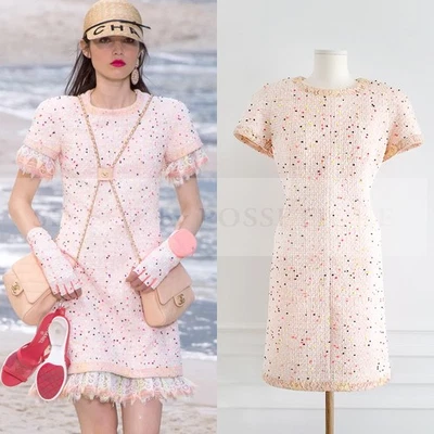 ROBE CHANEL ANNÉES 19 CORAIL TWEED BORDURE DENTELLE FR38 | RARE | LA PLUS REC... - Photo 1/4