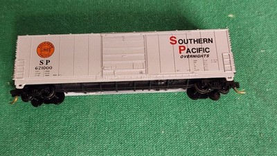 USA N SCALE LIFE-LIKE SOUTHERN PACIFIC 50' BOX CAR MICRO TRAINS TRUCKS no Atlas