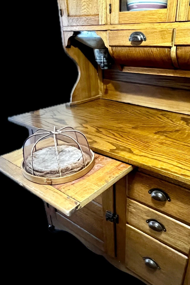 ANTIQUE HOOSIER CABINET with Flour Sifter Glass Doors Beautiful Wood Grain - Image 2 of 4