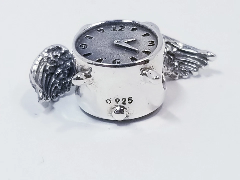 Conta de prata esterlina OHM BEADS Time Flies (aposentada) - Imagem 3 de 4