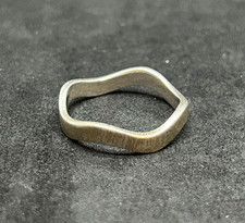 925 Sterling Wavy Band Ring Sz 9.5 - 3.22g