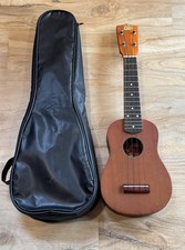 Rogue Fine Instruments RU12 Standard Soprano Ukulele W/ Case 4 String 20  