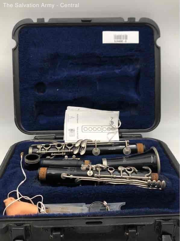 Selmer Black Woodwind Musical Instrument Clarinet With Hard Carrying Case