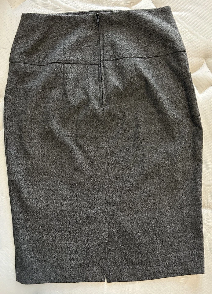 Pre-Owned ~ Womens BCX Pencil Skirt ~ Size 3 ~ Charcoal ~ - Image 2 of 4
