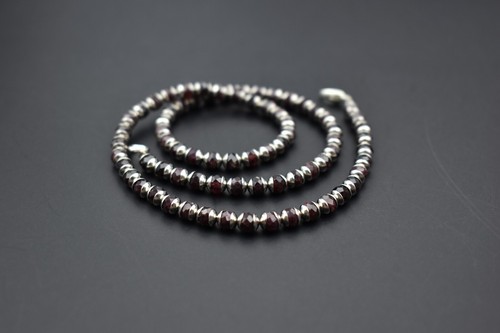 Dainty burgundy garnet necklace, unusual tiny gemstone crystal choker - Picture 4 of 7