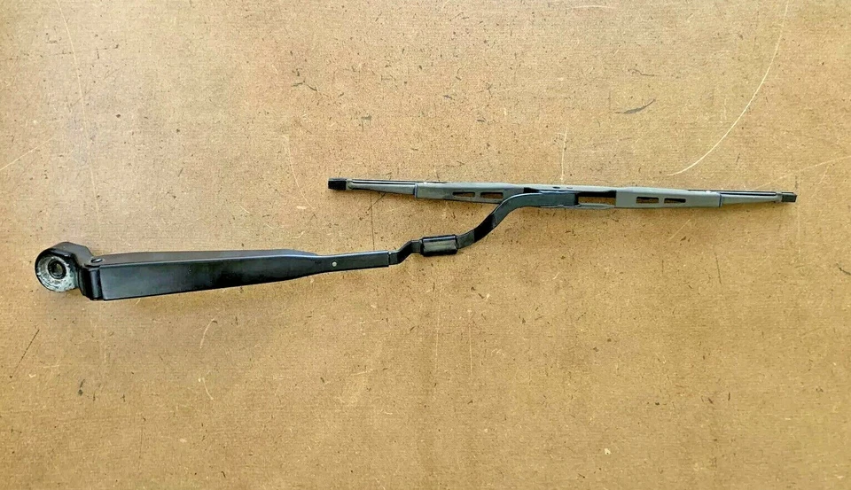Brazo limpiaparabrisas trasero Infiniti QX4 2001-2003 OEM Foto 2 de 4