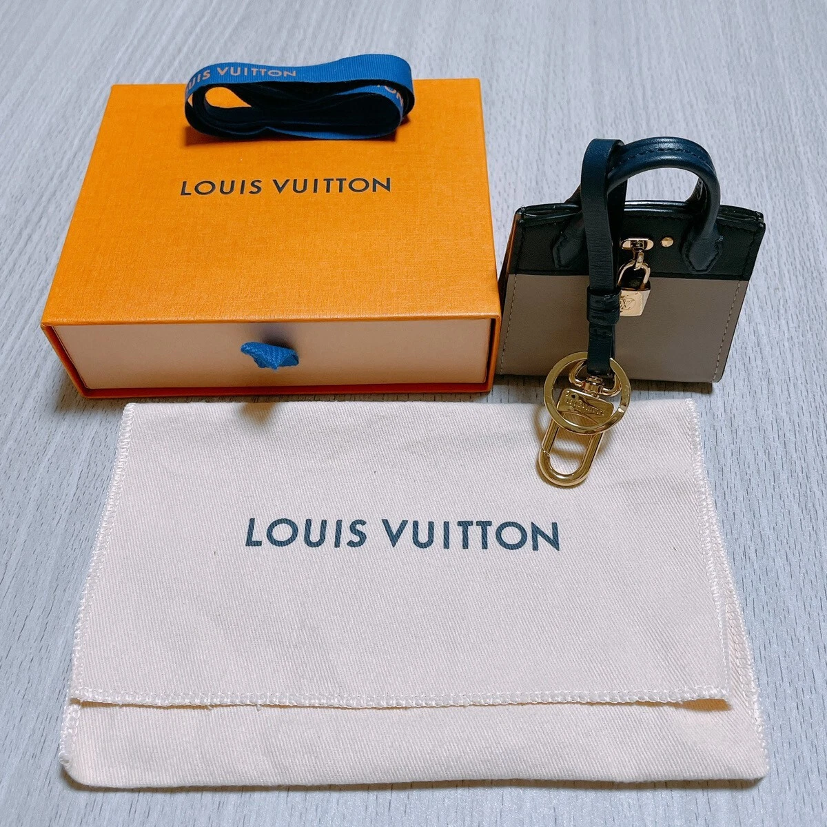 Louis Vuitton Galle Bag Charm Keychain City Steamer MP1788 Beige 