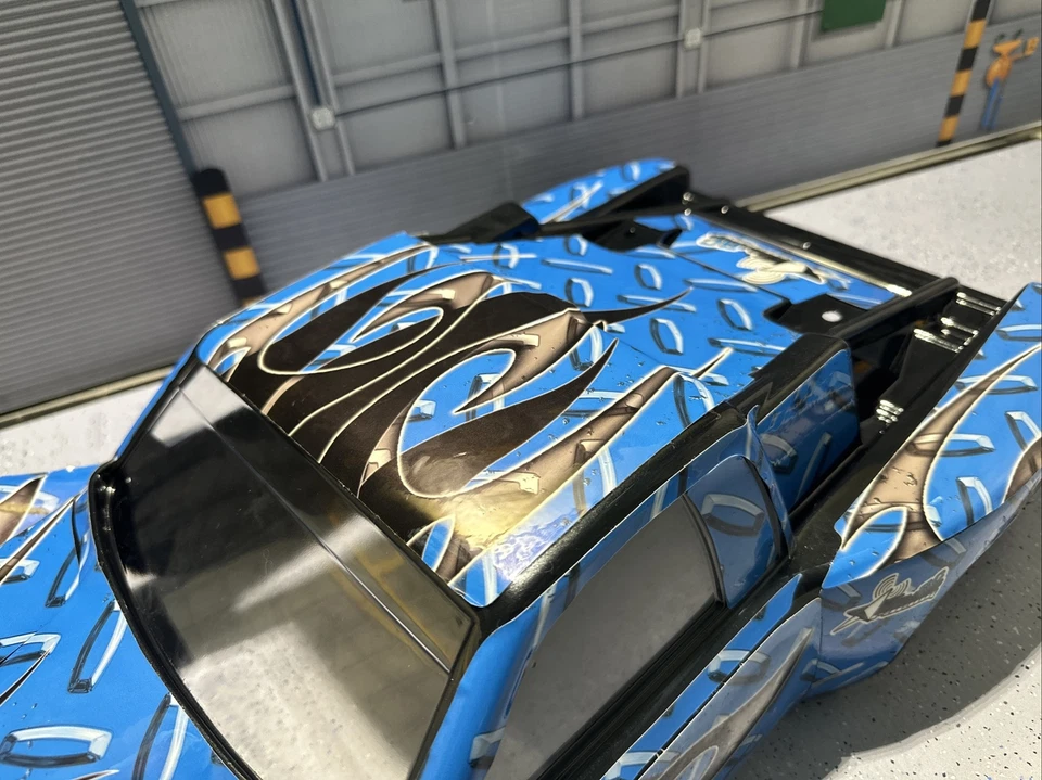 Custom Traxxas Slash 1/10 RC Short Course Truck body blue wrapped - Image 3 of 4