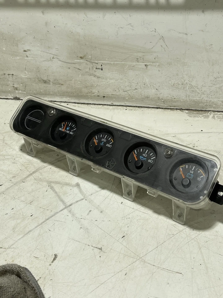 Jeep YJ Wrangler 92-95 Medidor de tablero central Cluster Aceite Combustible Temp Voltaje 56004888 Foto 2 de 4