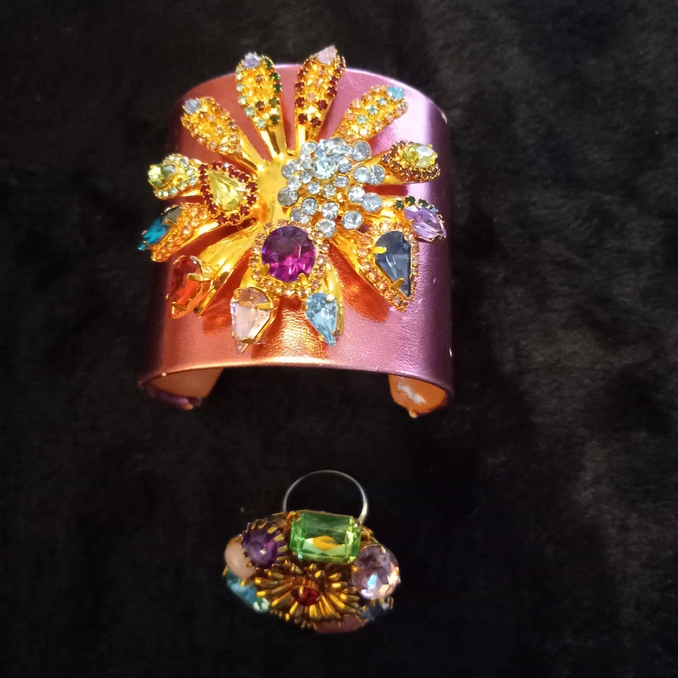 Linda pulseira e anel Erickson Beamon para punho alvo strass - Imagem 2 de 4