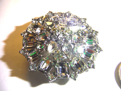 Vintage brooch, Weisse