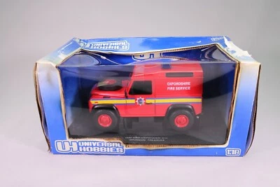 LE154 UNIVERSAL HOBBIES 3843 Voiture 1/18 Land Rover Defende 90 Fire service - Photo 1/4
