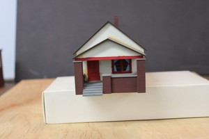 HO RIX BUNGALO BUILT AND PAINTED READY TO USE