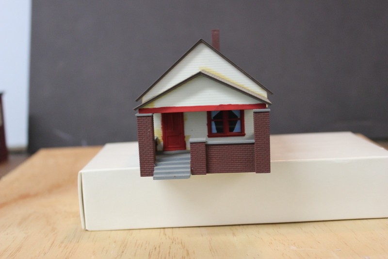 HO RIX BUNGALO BUILT AND PAINTED READY TO USE