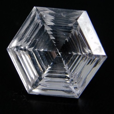 IGL Zertifiziert 32.30 Ct Weißer Saphir Hexagon Concave Cut Natur Lose Edelstein