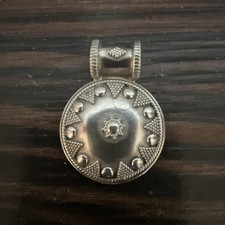 Beautiful Round 925 Sterling Silver Pendant.