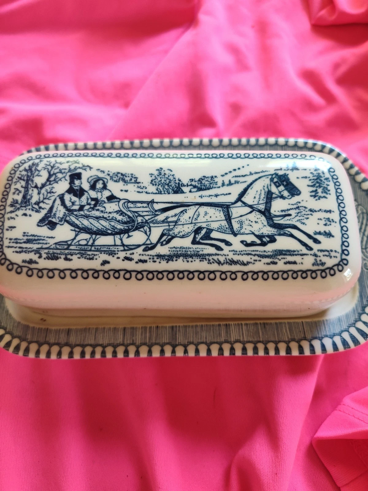 Royal China CURRIER & IVES PATTERN 2 pc Butter Dish MADE IN USA Blue and White