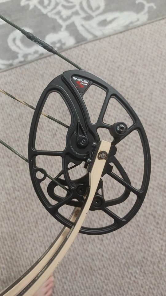 Mathews Creed Xs para diestros listo para cazar Foto 3 de 4