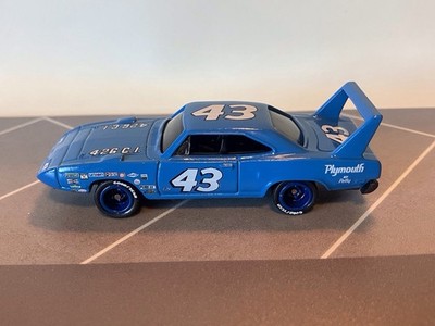 1/64 Custom Hot Wheels 1970 PLYMOUTH SUPERBIRD w/real riders PETTY