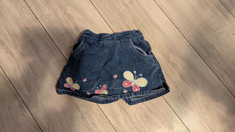 BLUE BUTTERFLY  SKORT/SHORTS SIZE 5