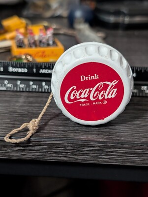VINTAGE 1970s Red Coca-Cola Yo Yo - Rare  Drink Coca Cola  Variation
