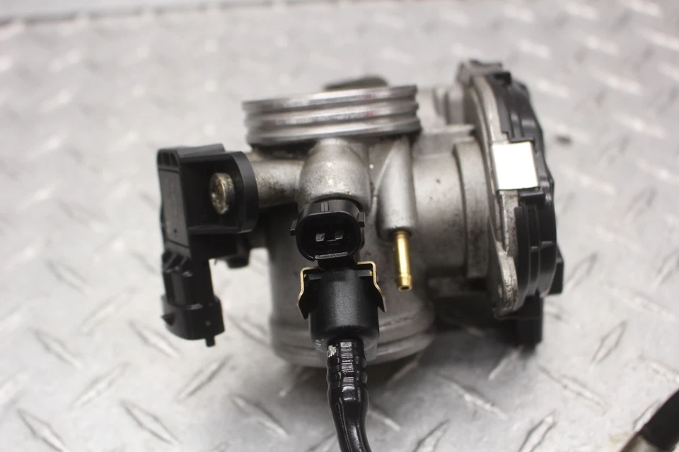 KTM 390 RC 2017 inyectores de combustible principales/cuerpos del acelerador Foto 3 de 4