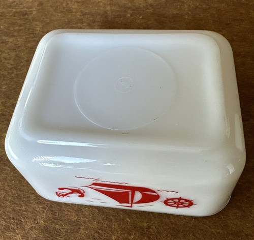 Vintage McKee Red Ships Milk Glass Pepper Shaker (No Lid) & Refrigerator Dish - Picture 19 of 24