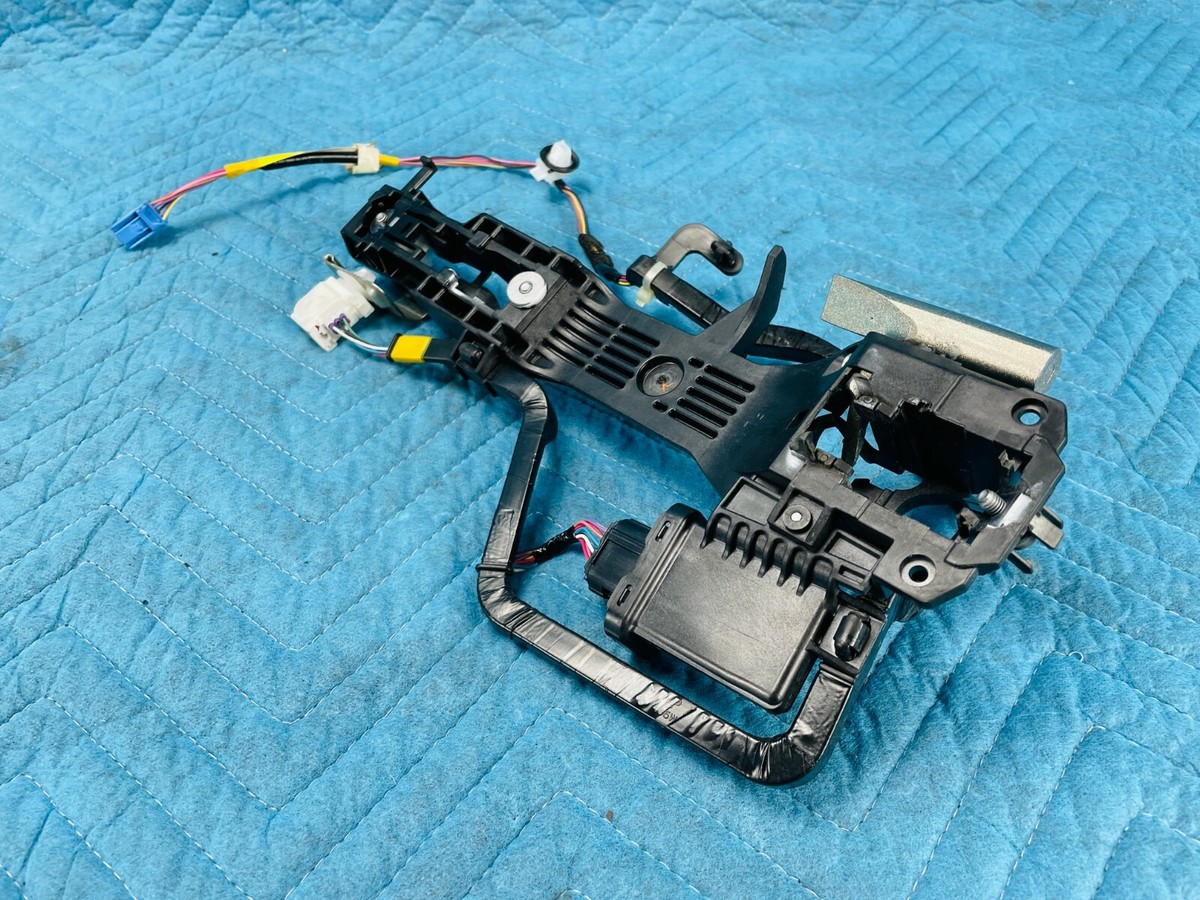 Lexus Front Driver Door Handle Bracket 69202-50050 | Left Lexus Front Driver Door Handle Bracket 69202-50050 | Left