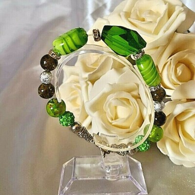 Grün gemischtes Perlenarmband - 8 Zoll einmalige Designs von CassysJules