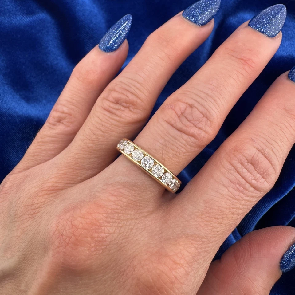 Banda de eternidad de diamantes vintage de oro amarillo de 14 quilates de 2,85 CTW con conjunto de canales talla 6 5,55 g Foto 3 de 4