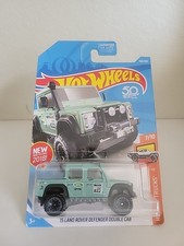 2017 Hot Wheels '15 Land Rover Defender Double Cab BENT CARD CORNERS SEE PICS 