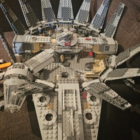 LEGO Star Wars Millennium Falcon 75105 100% Complete w All Minfigs, Manual & Box