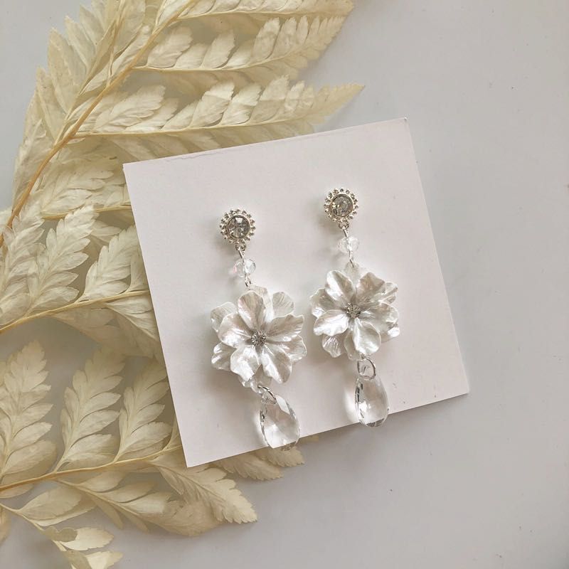 Flower Shell Crystal Earrings - Camellia French White Color Clip