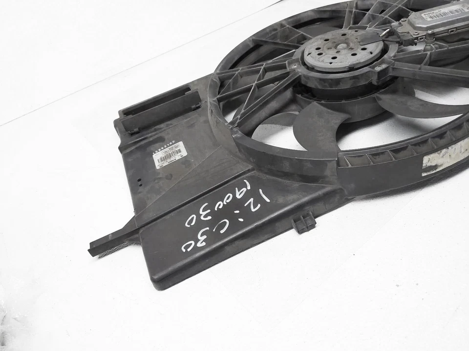 Motor y cubierta ventilador radiador Volvo C30 2008-2013 31261988 Foto 4 de 4