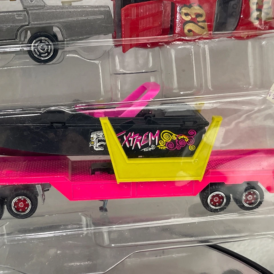 Majorette 1980s Super Movers Miami VICE Boat Hauler w Boat Limousine Ferrari GTO - Image 4 of 4